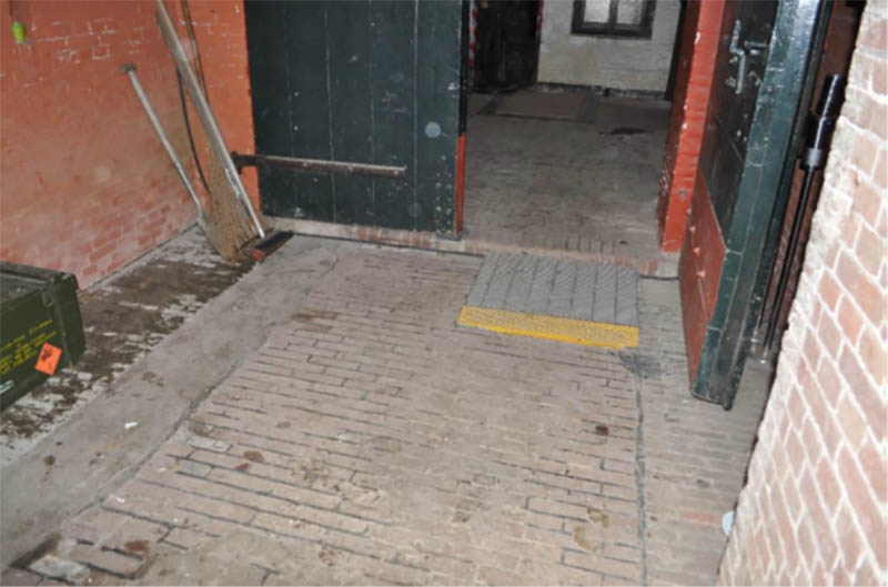 Voorportaal bomvrije kazerneFort Buitensluis